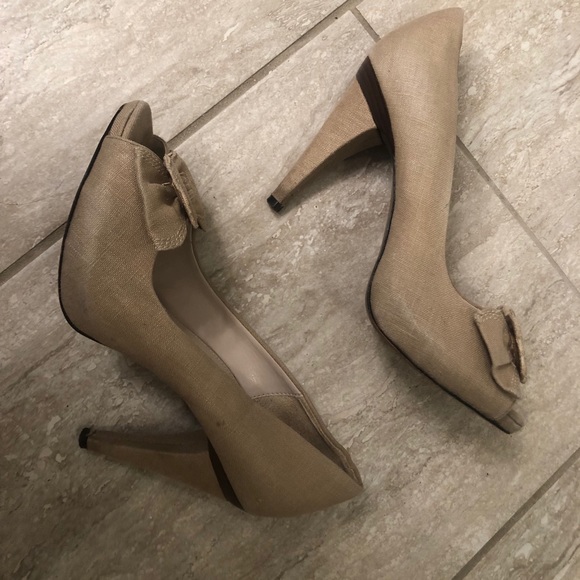 Zara Basic Collection Tan Heels W/ Bow Detailing - Picture 5 of 8